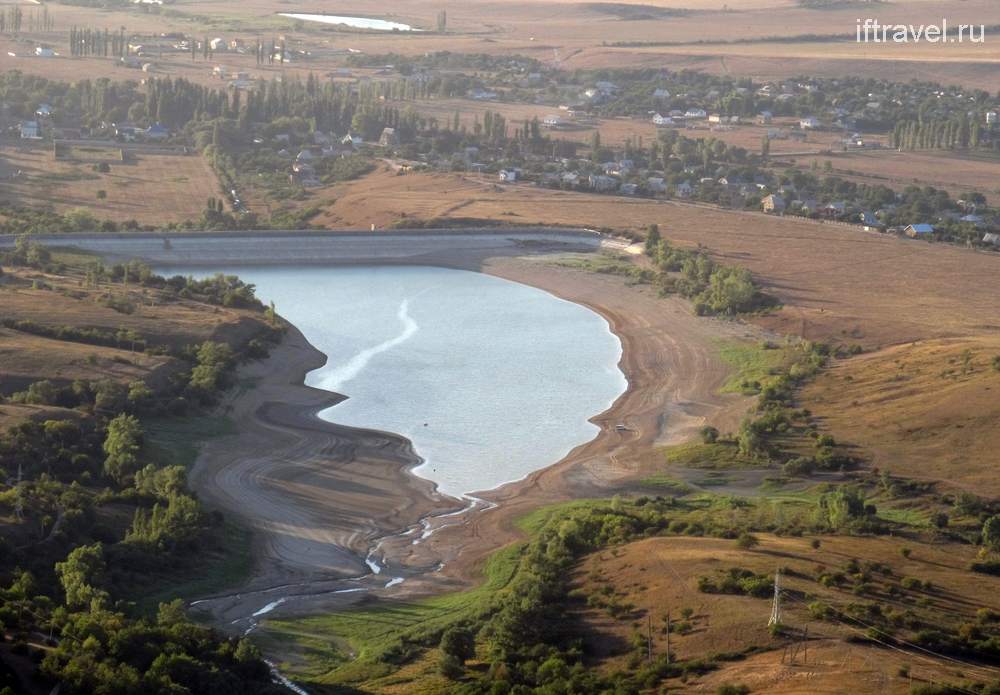 Аянское водохранилище, вид с Ишачьей тропы