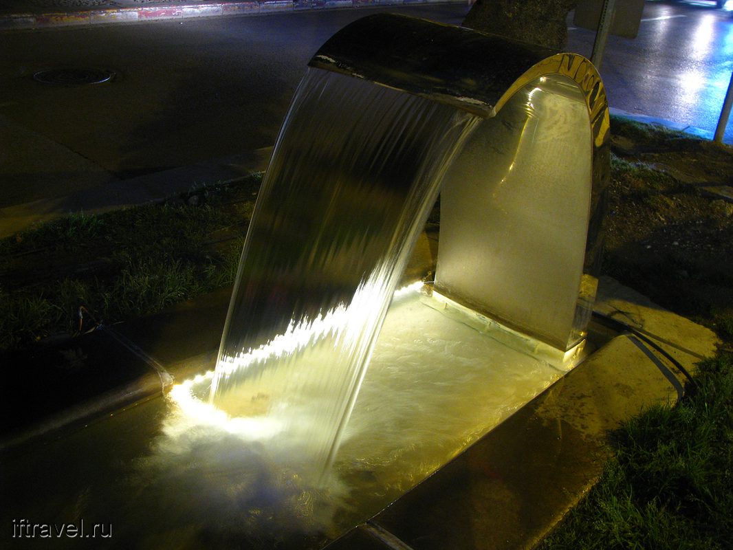 Уличный фонтан, Анталия