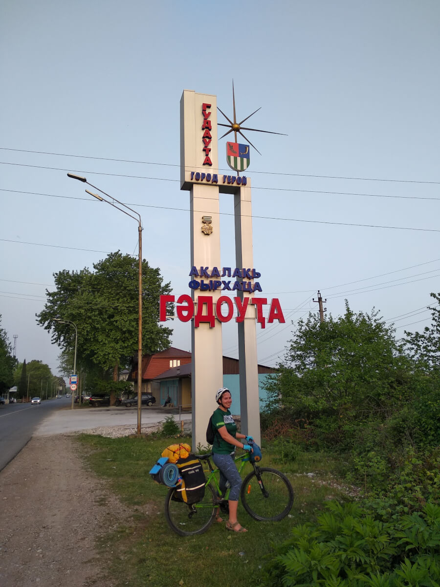 Гудаута, Абхазия, знак на въезде
